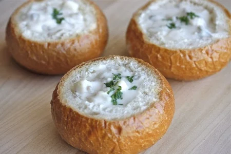 mini sourdough bowls with clam chowder